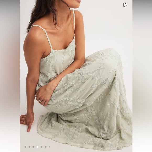 NAKD embroidered maxi dress in light green - Picture 14 of 14